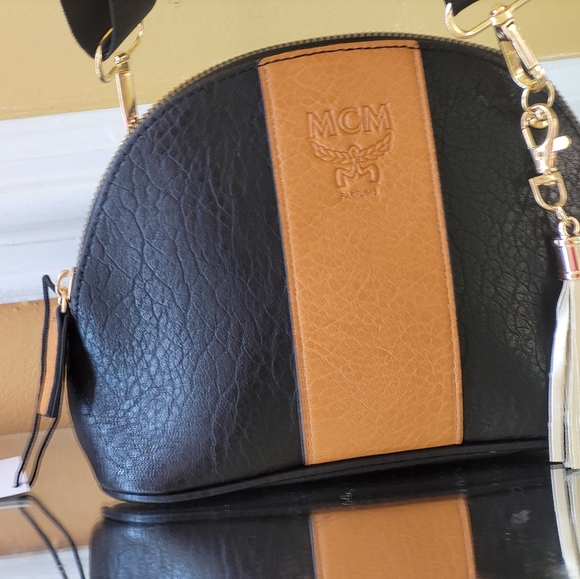 MCM pouch converted in to shoulder bag or cross body - Picture 9 of 16